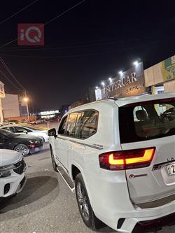 تۆیۆتا لاند کروزەر
